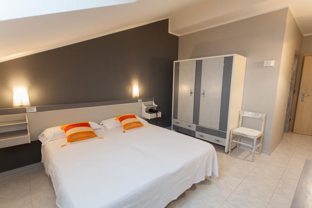 Hotel Roma Салсомаджоре Терме Екстериор снимка