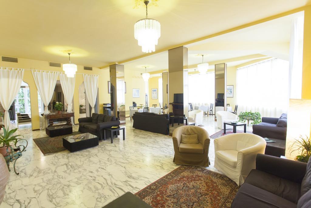Hotel Roma Салсомаджоре Терме Екстериор снимка
